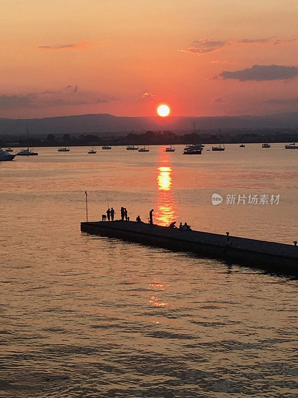 锡拉丘兹港口的日落