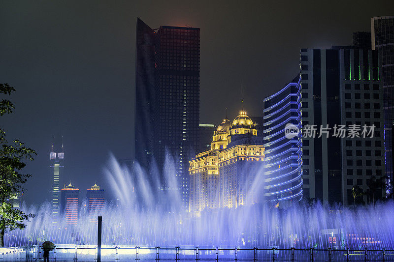 广州办公楼夜景，喷泉，广州，中国广州，中国南方