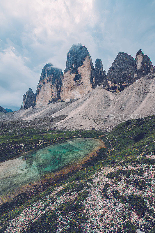 意大利欧洲阿尔卑斯山Dolomites区拉瓦雷多冰城北侧的小湖