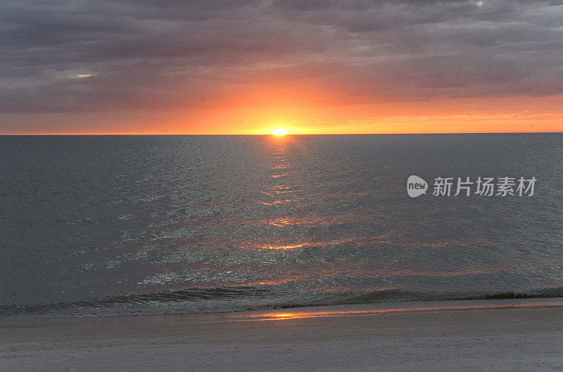 迈尔斯堡海滩海湾海岸日落