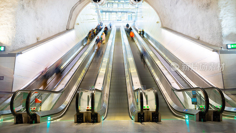 模糊运动，火车站站台自动扶梯，斯德哥尔摩市
