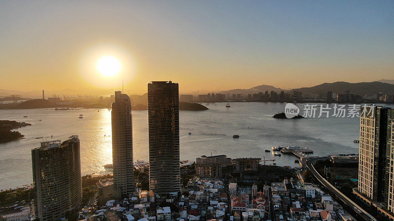 美丽的海滨城市，日落美景