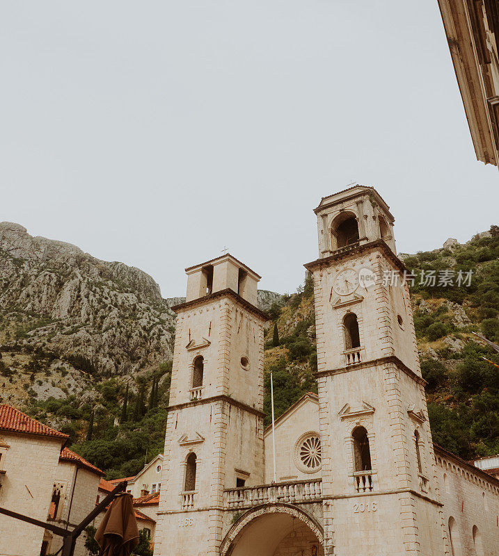 科托尔，黑山老城的街道和建筑，旅游目的地