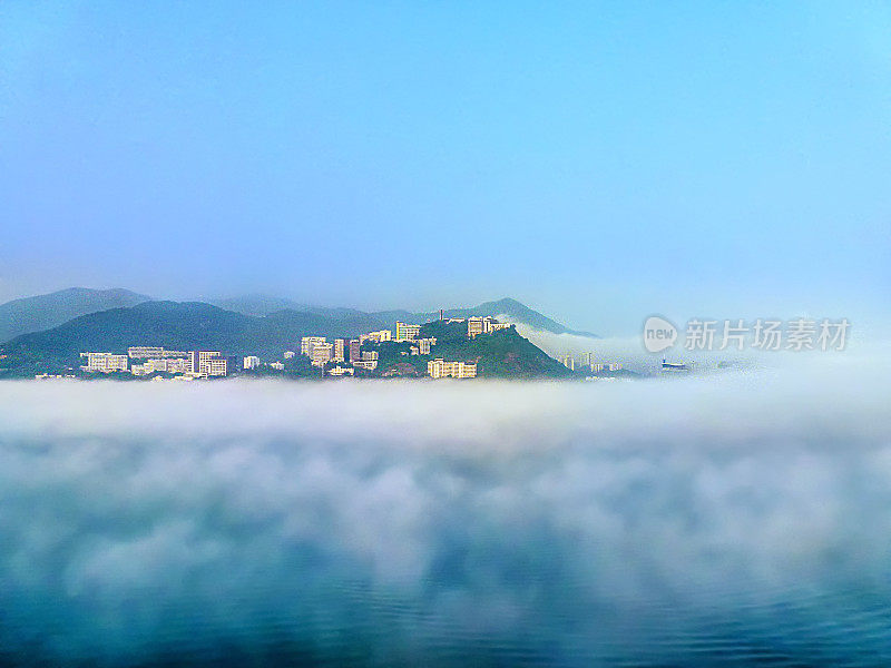 浓雾笼罩着香港中文大学