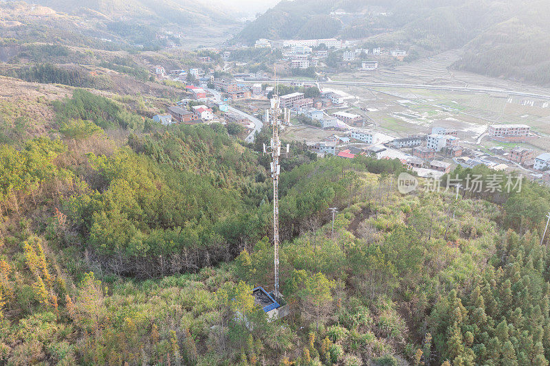 山顶的5G信号塔