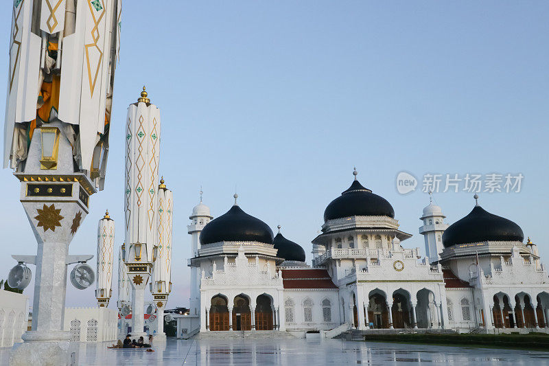 拜图拉赫曼大清真寺的日出