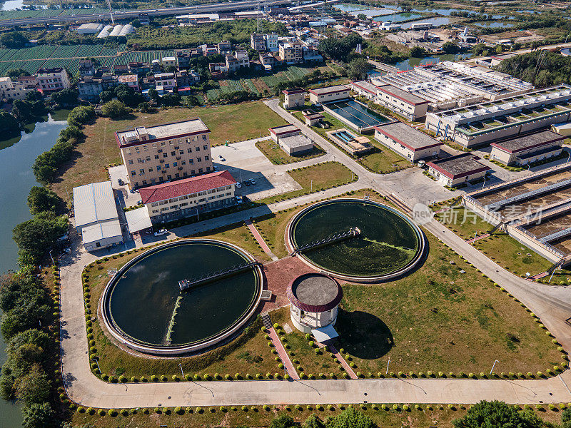 污水处理厂圆形污水池鸟瞰图