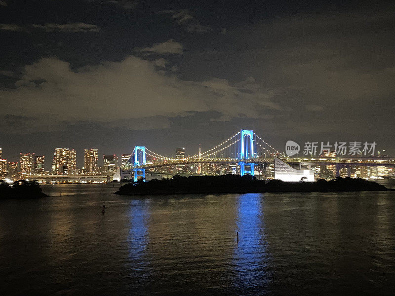 日本-东京-台场区-以及彩虹桥上的景色