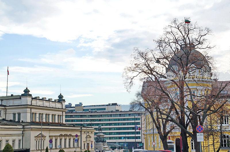 国民议会、保加利亚议会、沙皇奥斯沃博迪特纪念碑和索非亚科学院的建筑物