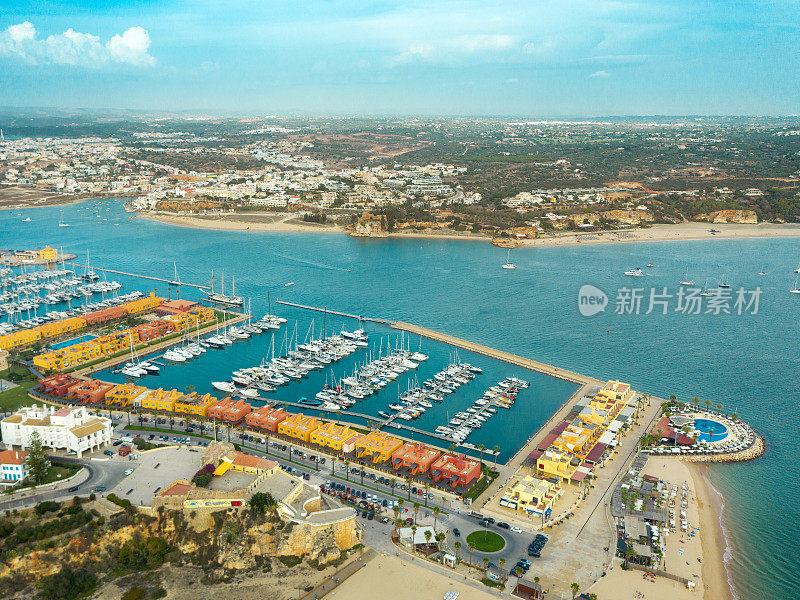 波尔蒂毛，葡萄牙:2022年10月9日:波尔蒂毛码头的鸟瞰图。