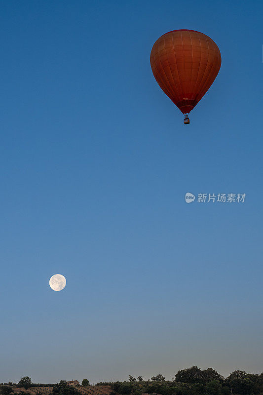 热气球与月亮