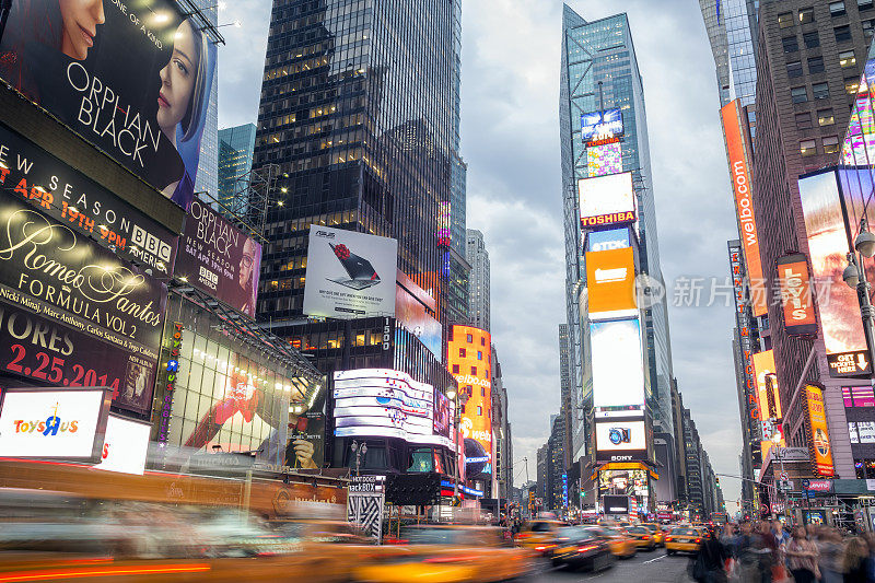 纽约时代广场第七大道的出租车