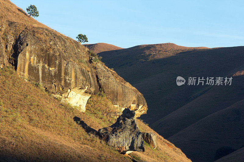 南非夸祖鲁-纳塔尔省的德拉肯斯堡山