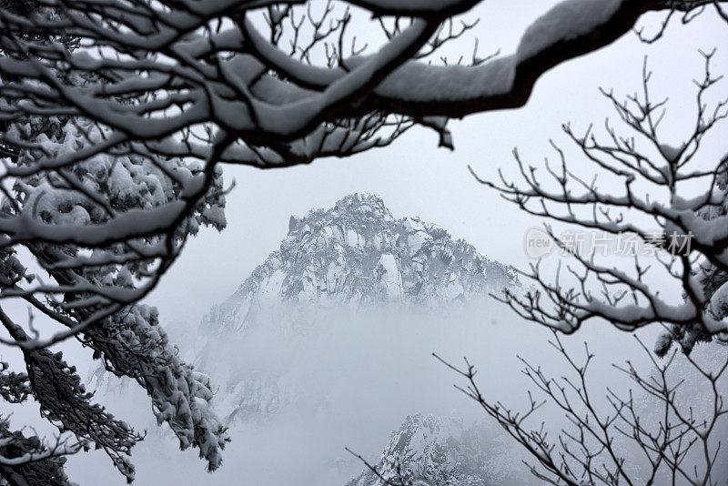 受中国黄山极地涡旋影响