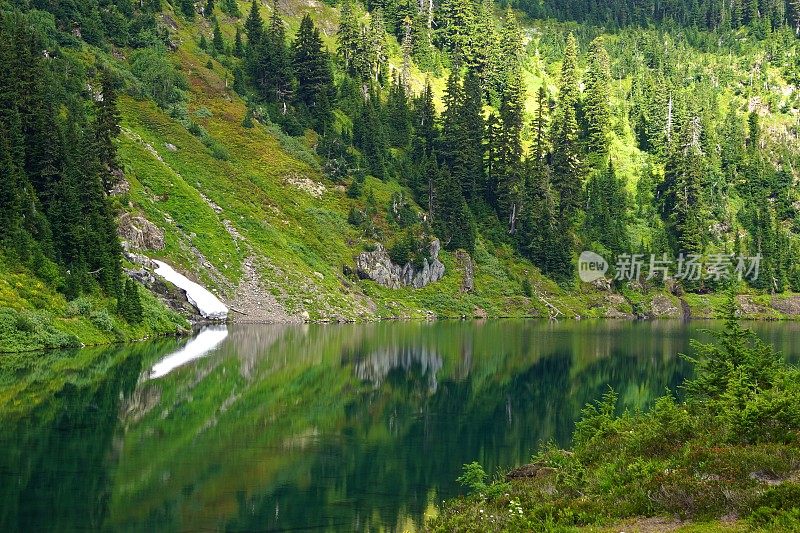 贝克山荒野湖