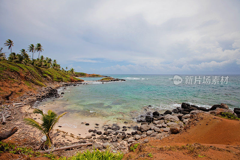 小玉米岛的僻静海湾