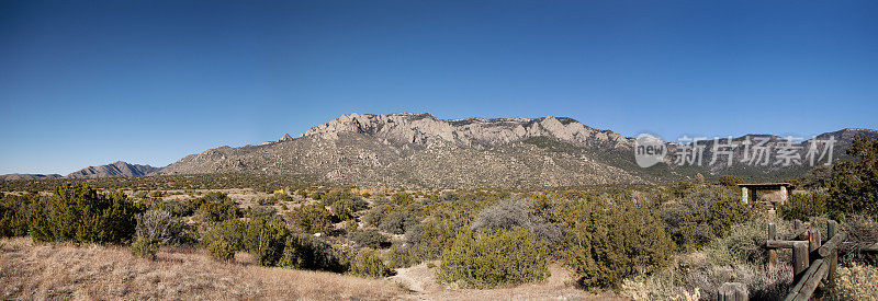 在阿尔伯克基NM全景山迪亚峰