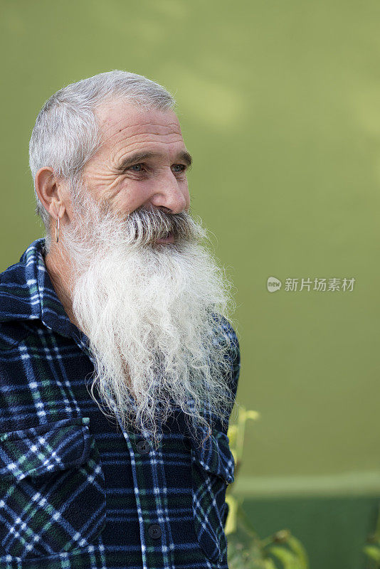 微笑的白胡子老人肖像，欧洲