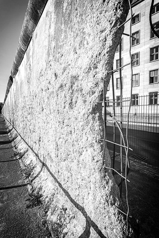 单色的柏林墙
