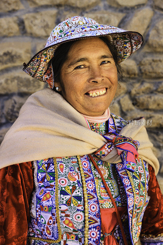 穿着民族服装的秘鲁妇女，秘鲁的Chivay