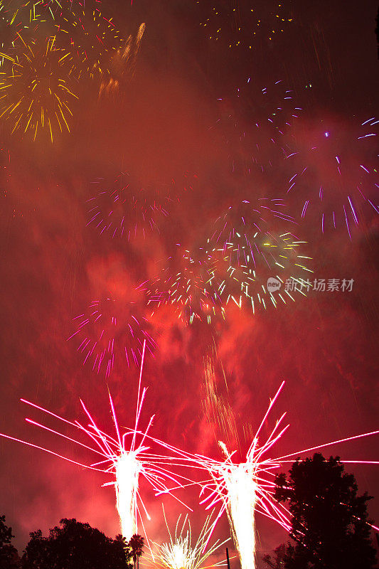 7月4日的烟花庆典，圣诞节和新年