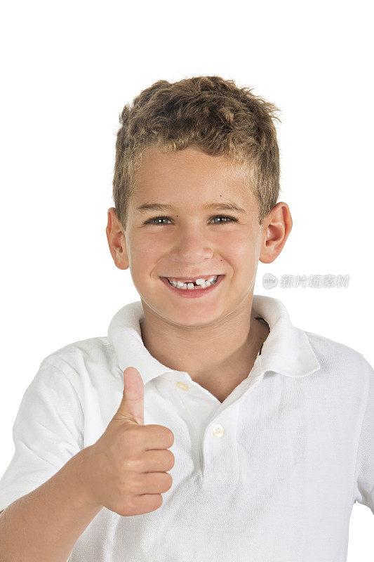 竖起大拇指!八岁白人男孩快乐。