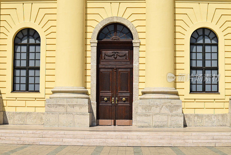 匈牙利德布勒森大教堂的门窗