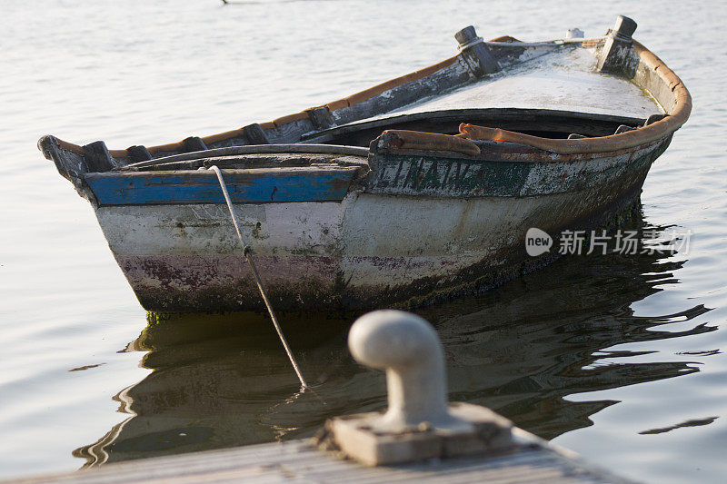 斯卡多瓦里湾的一艘旧船