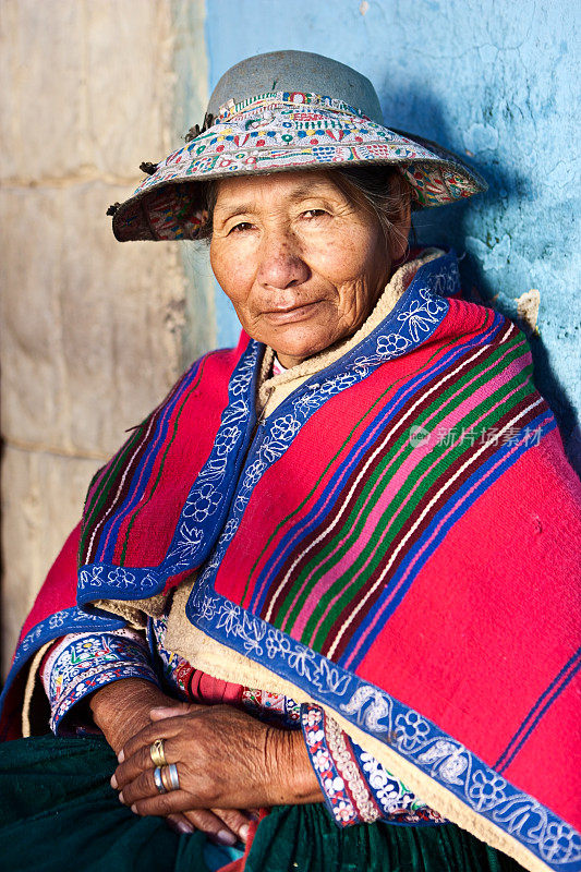 穿着民族服装的秘鲁妇女，秘鲁的Chivay