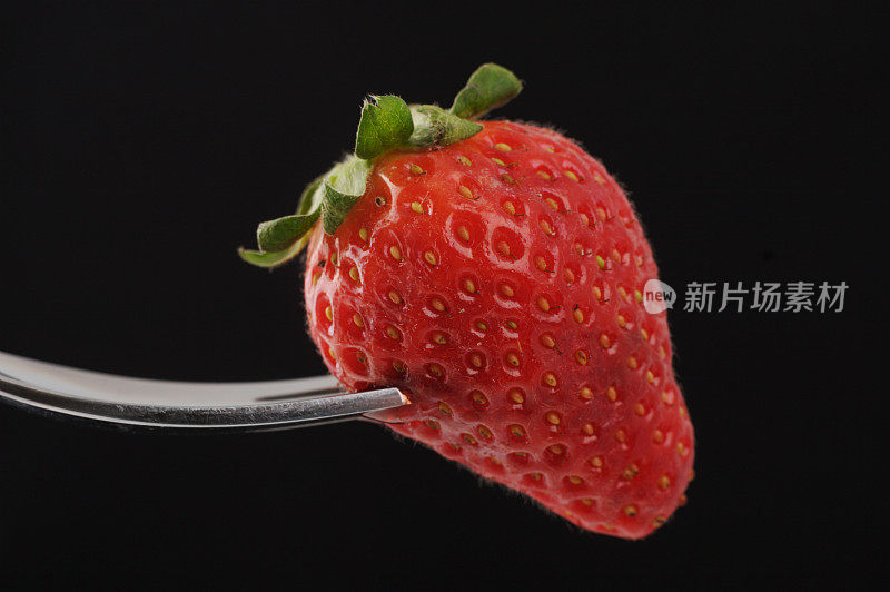 草莓在叉