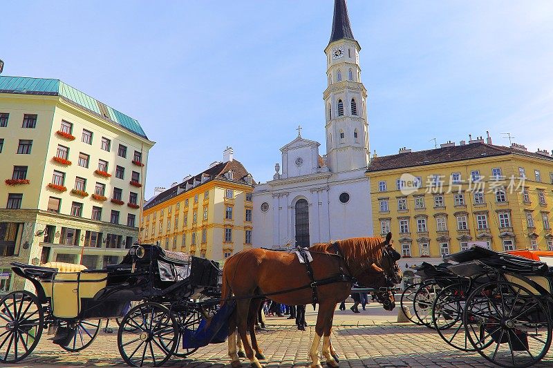 奥地利，维也纳老城格拉本和霍夫堡入口的马车