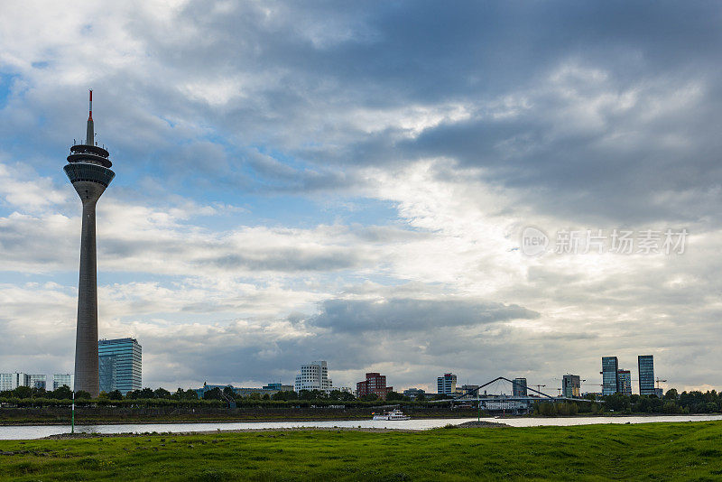 德国的天际线Düsseldorf