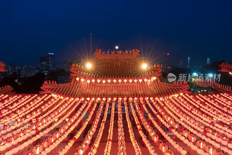 马来西亚吉隆坡，天后宫的中国传统灯笼为中国新年点亮。