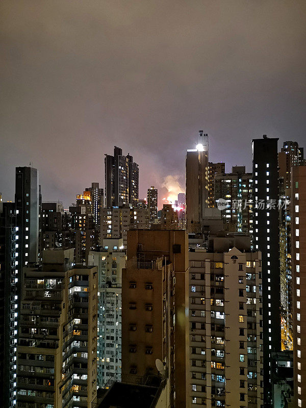 香港城市景观与烟花