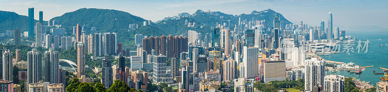 从香港上空俯瞰摩天大楼拥挤的中国城市景观