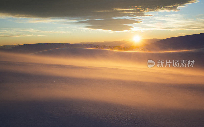 风景日落在山上。