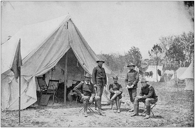 美国陆军黑白照片:军官在军营