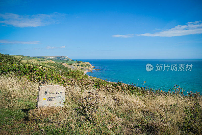 多塞特奥斯明顿米尔斯的海岸小径石头标志