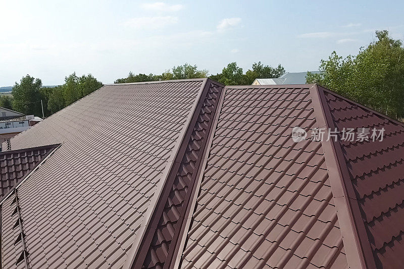 波纹金属屋面及金属屋面。现代屋顶由met制成