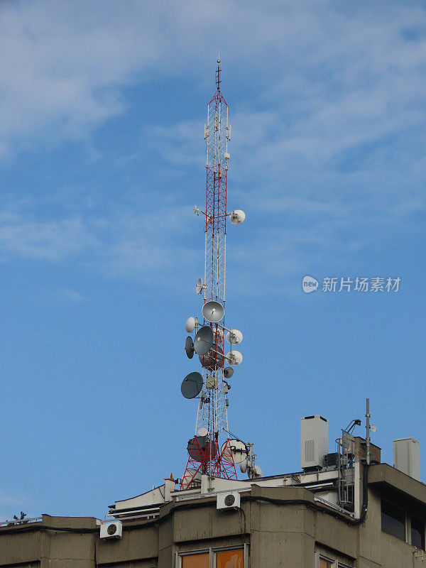 屋顶的通讯设备