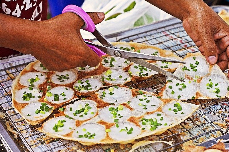 煮椰奶煎饼-泰国甜食。