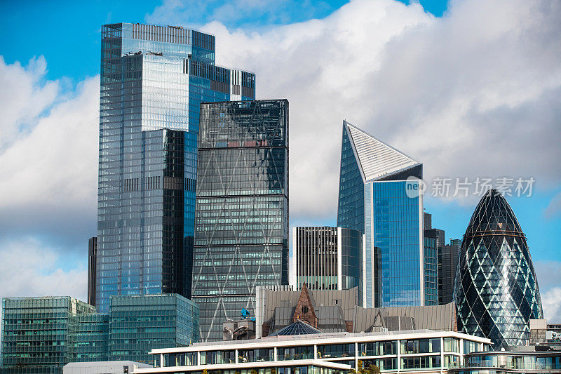 小黄瓜塔俯瞰伦敦金融区