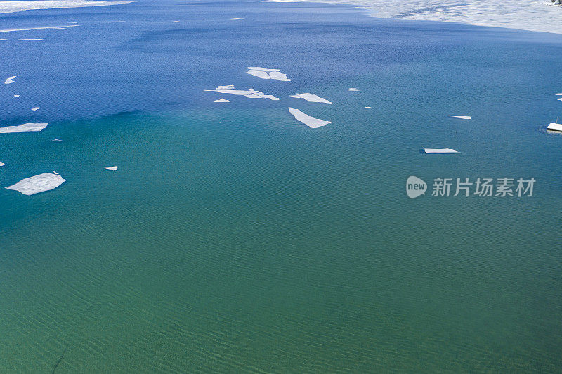 克里斯蒂安岛渡轮(雪松角码头)在拉方丹，小，加拿大，安大略省。