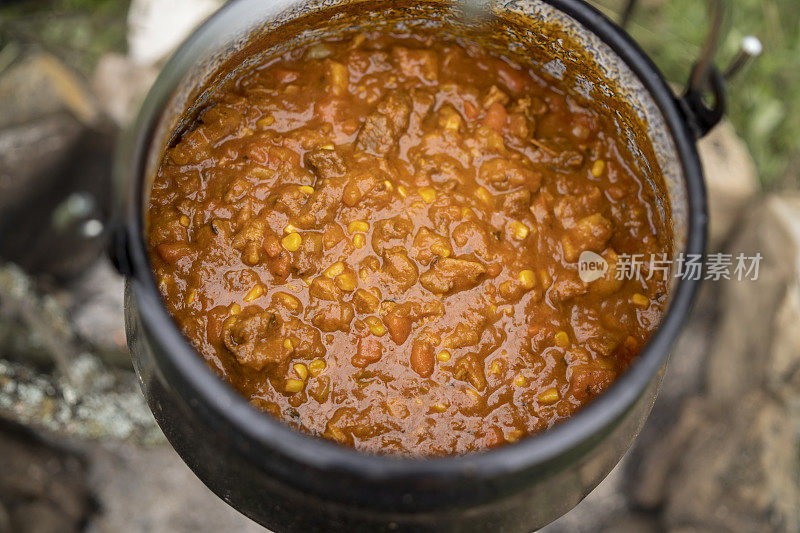 烧制肉饭。