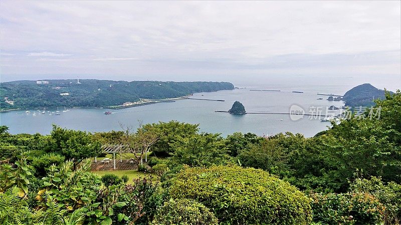 日本。7月。从下田索道顶端俯瞰美丽的全景。