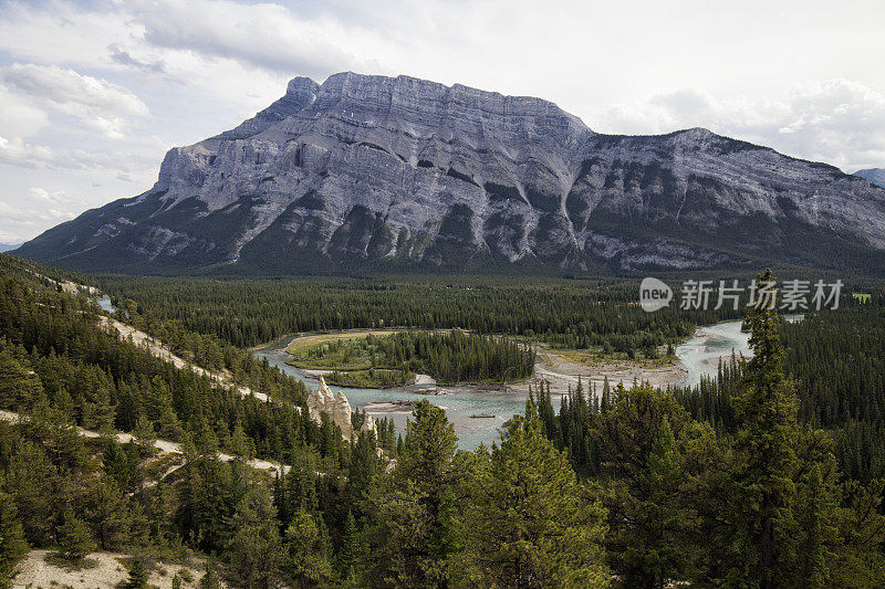 胡都，弓河和山伦德尔，班夫国家公园，AB，加拿大