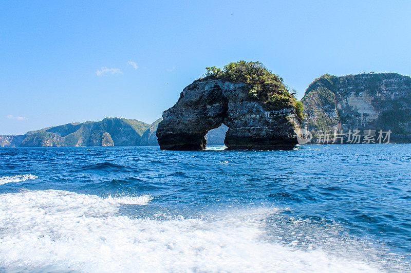 巴厘岛海岸，靠近努萨二号和乌鲁瓦图