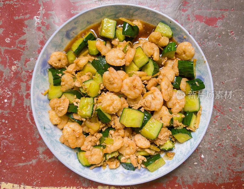 中国菜:虾和蔬菜