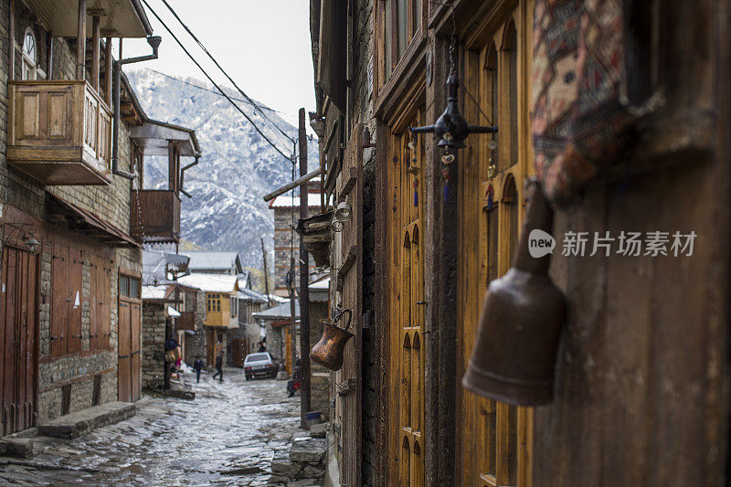 拉希克当地居民的鹅卵石街道。