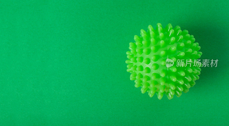 绿色洗衣球用于洗衣机